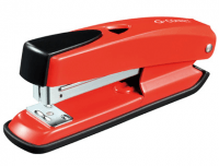 Grapadora roja, modelo Q-Connect® KF02152, cargador 100 grapas